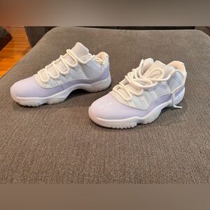 Jordan 11 retro low size 9 men 10.5 women